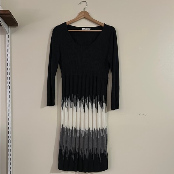 Elegant Black and Gray Knit Dress - Picture 1 of 5